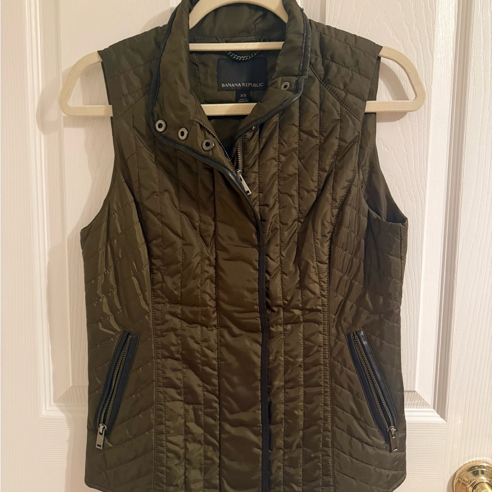 Banana Republic Women's Green Quilted Vest XS